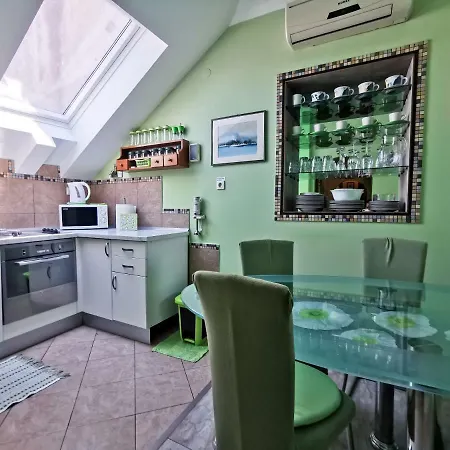 Online Apartment Split