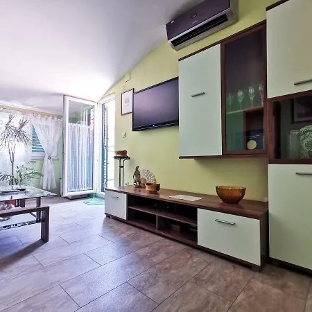 Online Apartment Split